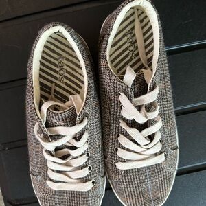 Taos Tweed/Plaid Lace-Up Shoes